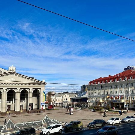 Lux Apartments In The City Center With A Coffee Machine, View Of A Theater, Near Zlata Plaza リウネ エクステリア 写真