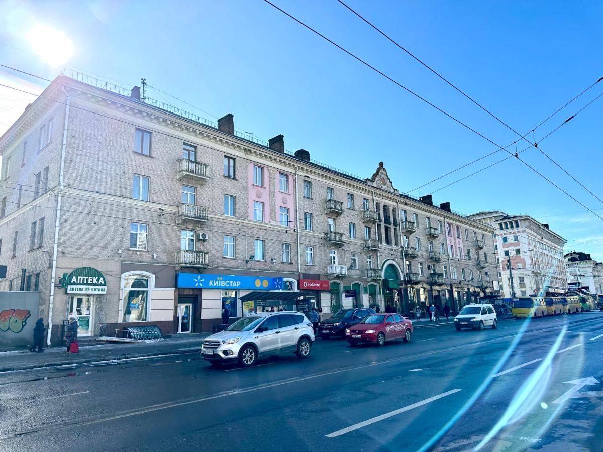 Lux Apartments In The City Center With A Coffee Machine, View Of A Theater, Near Zlata Plaza リウネ エクステリア 写真