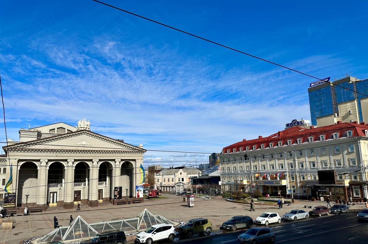 Lux Apartments In The City Center With A Coffee Machine, View Of A Theater, Near Zlata Plaza リウネ エクステリア 写真