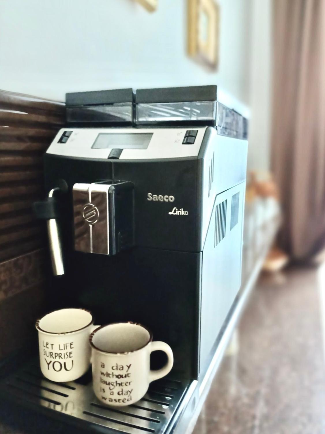 Lux Apartments In The City Center With A Coffee Machine, View Of A Theater, Near Zlata Plaza リウネ エクステリア 写真