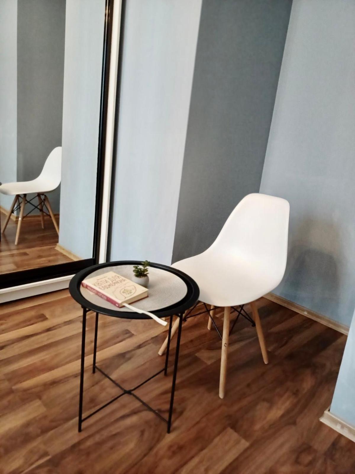 Lux Apartments In The City Center With A Coffee Machine, View Of A Theater, Near Zlata Plaza リウネ エクステリア 写真